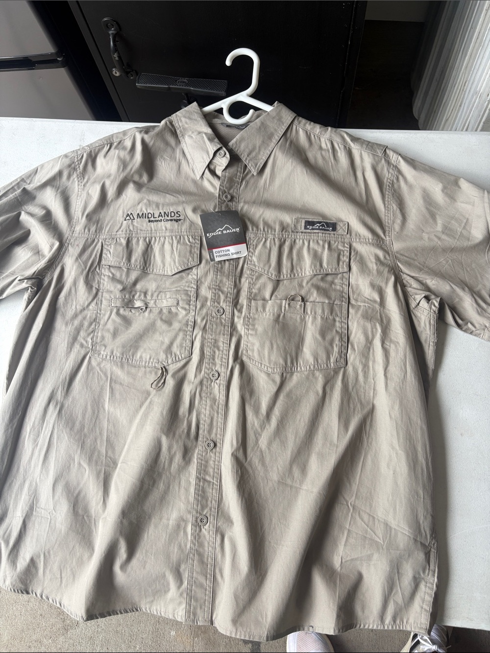 Eddie Bauer Men's Short-Sleeve Button-Down Shirt in Light Khaki